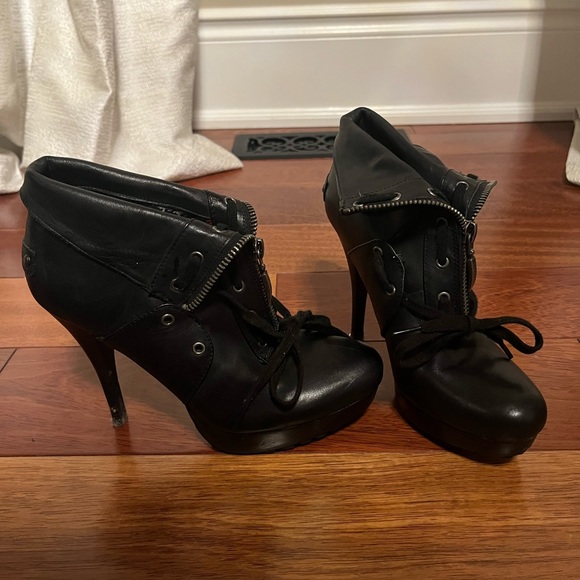 Guess Black Ankle Boots - Picture 1 of 4